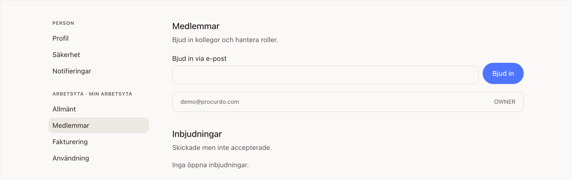 Medlemssidan i arbetsytan med fältet Bjud in via e-post, listan över medlemmar med roll, och avsnittet Inbjudningar